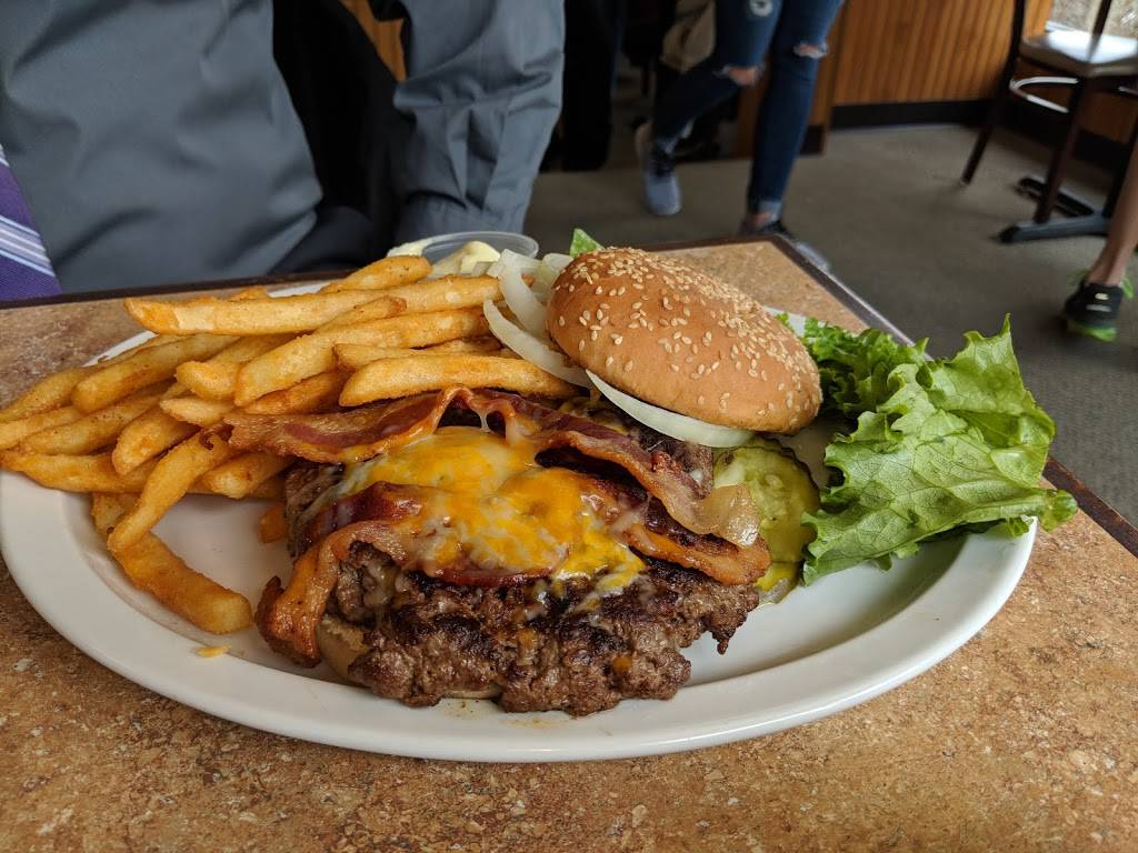 American Table Family Restaurant | restaurant | 846 S Wheeling St, Oregon, OH 43616, USA | 4196907230 OR +1 419-690-7230