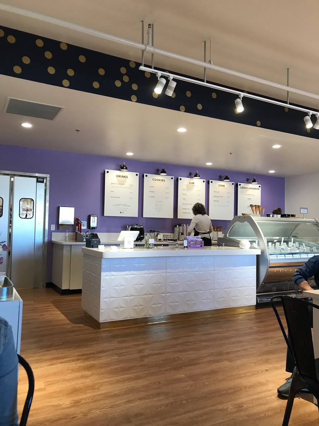 Saras Artisan Gelato | restaurant | 933 Anderson Dr Ste F, Green Bay, WI 54304, USA | 9203287140 OR +1 920-328-7140