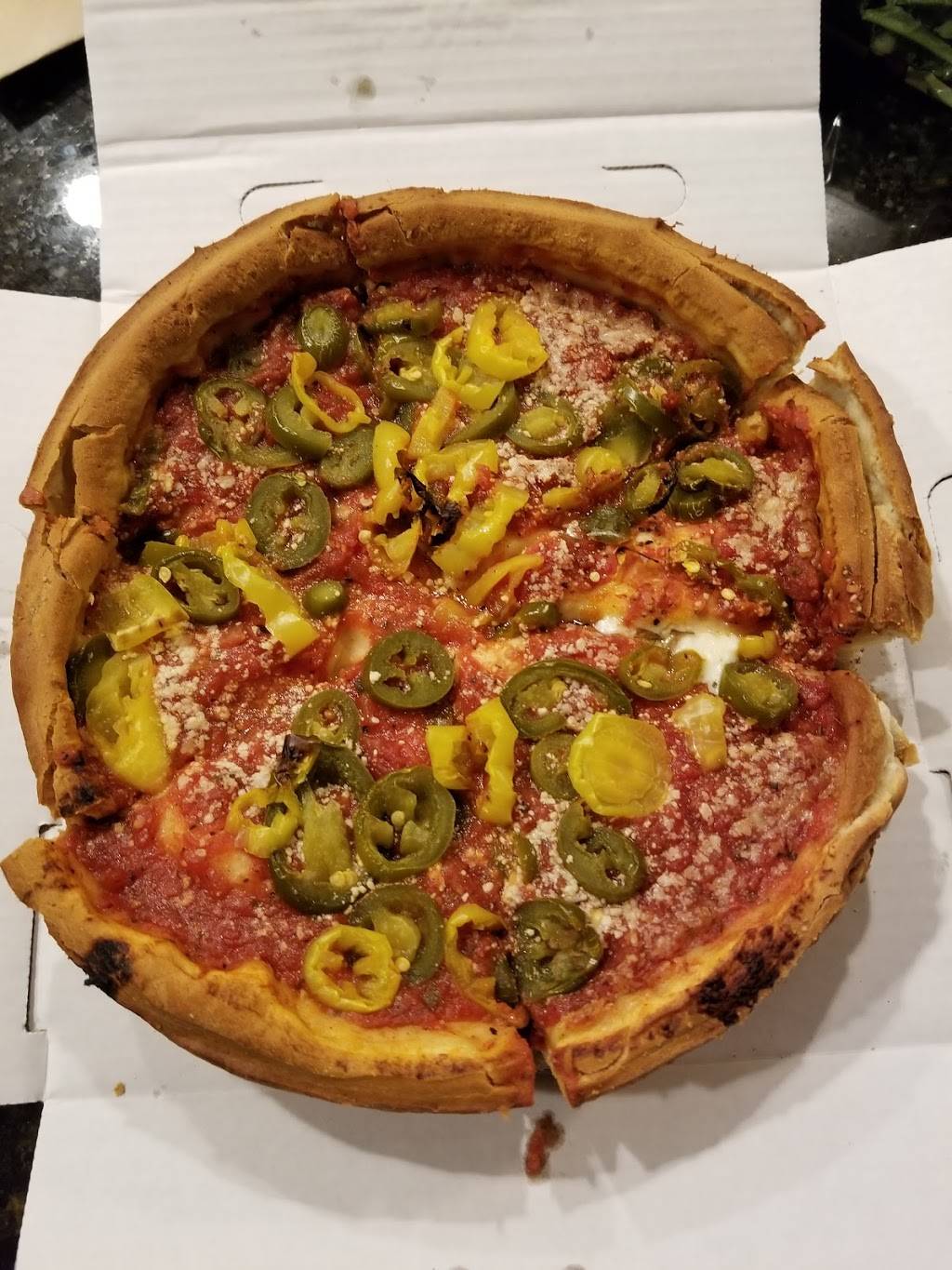 Giordanos | restaurant | 2010 W Montrose Ave, Chicago, IL 60618, USA | 7732754600 OR +1 773-275-4600