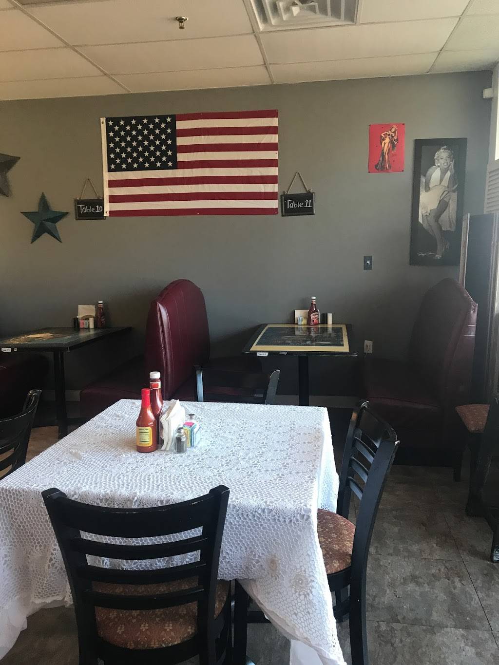 Anna Wesleys Restaurant | restaurant | 28 Chase St, Byhalia, MS 38611, USA | 6628500028 OR +1 662-850-0028