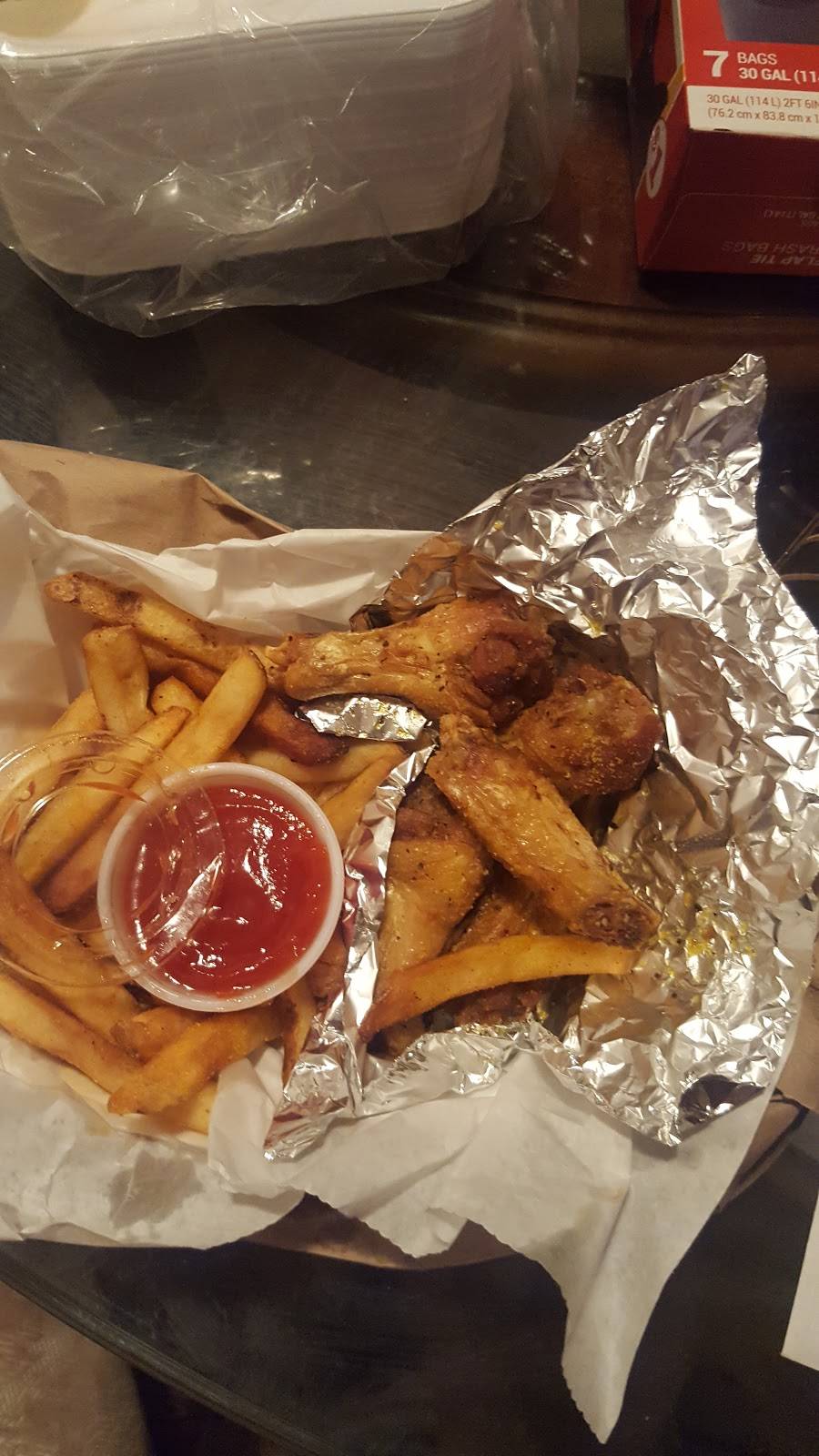 Phat Matts Hotwings & Fish | restaurant | 118 S Cockrell Hill Rd, DeSoto, TX 75115, USA | 9722749464 OR +1 972-274-9464