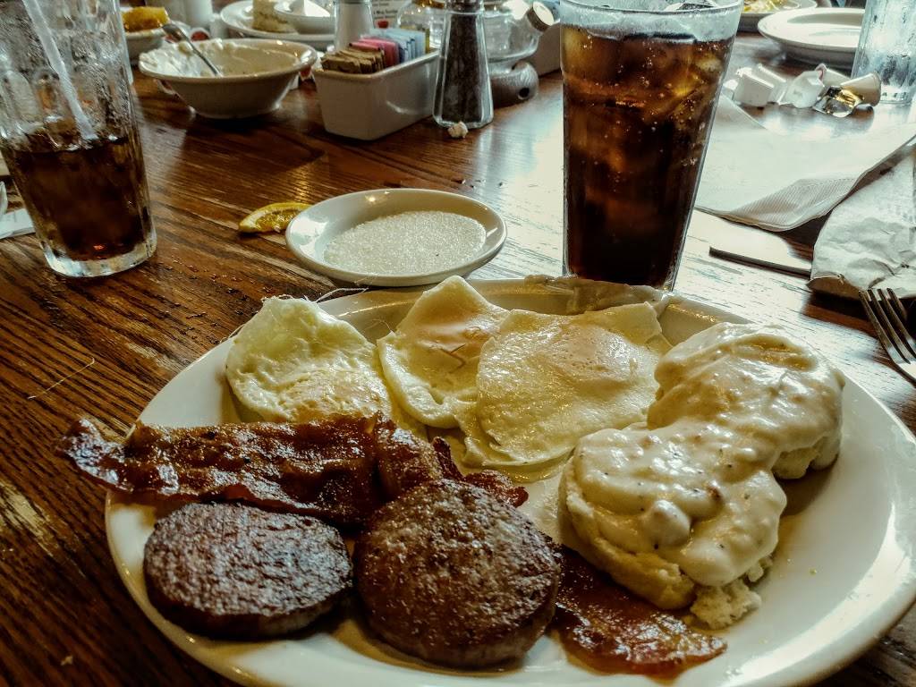 Cracker Barrel Old Country Store | restaurant | 3261 William St, Cape Girardeau, MO 63703, USA | 5736514000 OR +1 573-651-4000