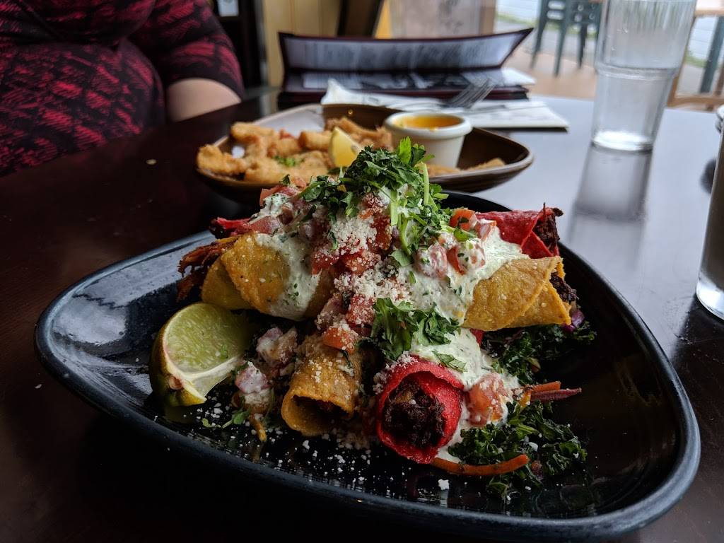 Beaches Restaurant & Bar | restaurant | 1919 SE Columbia River Dr, Vancouver, WA 98661, USA | 3606991592 OR +1 360-699-1592