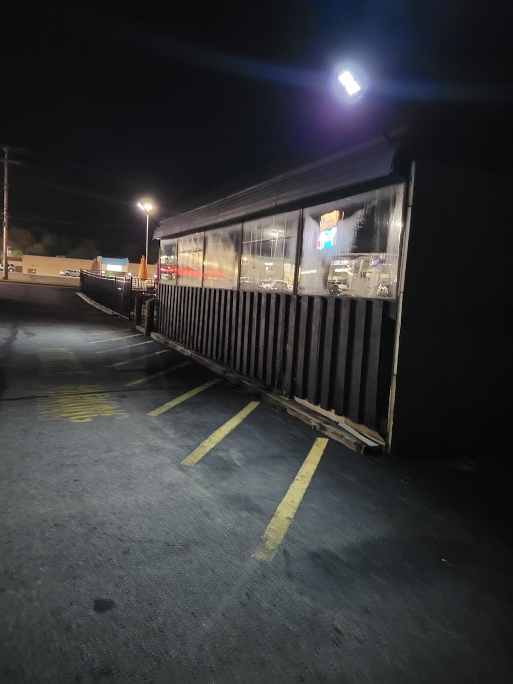 Barrel Head Tavern | restaurant | 4740 Mahoning Ave, Youngstown, OH 44515, USA | 3307997775 OR +1 330-799-7775