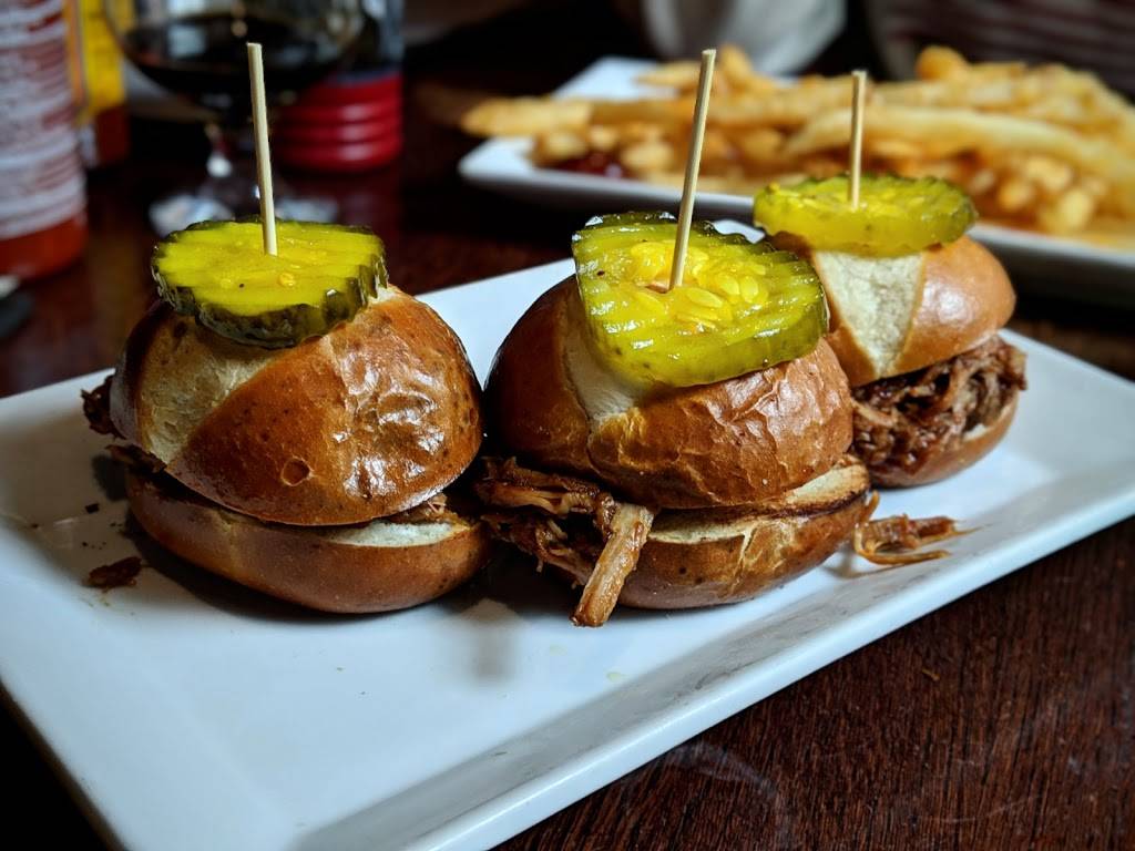 Logan Bar | night club | 2230 N California Ave, Chicago, IL 60647, USA | 7732521110 OR +1 773-252-1110