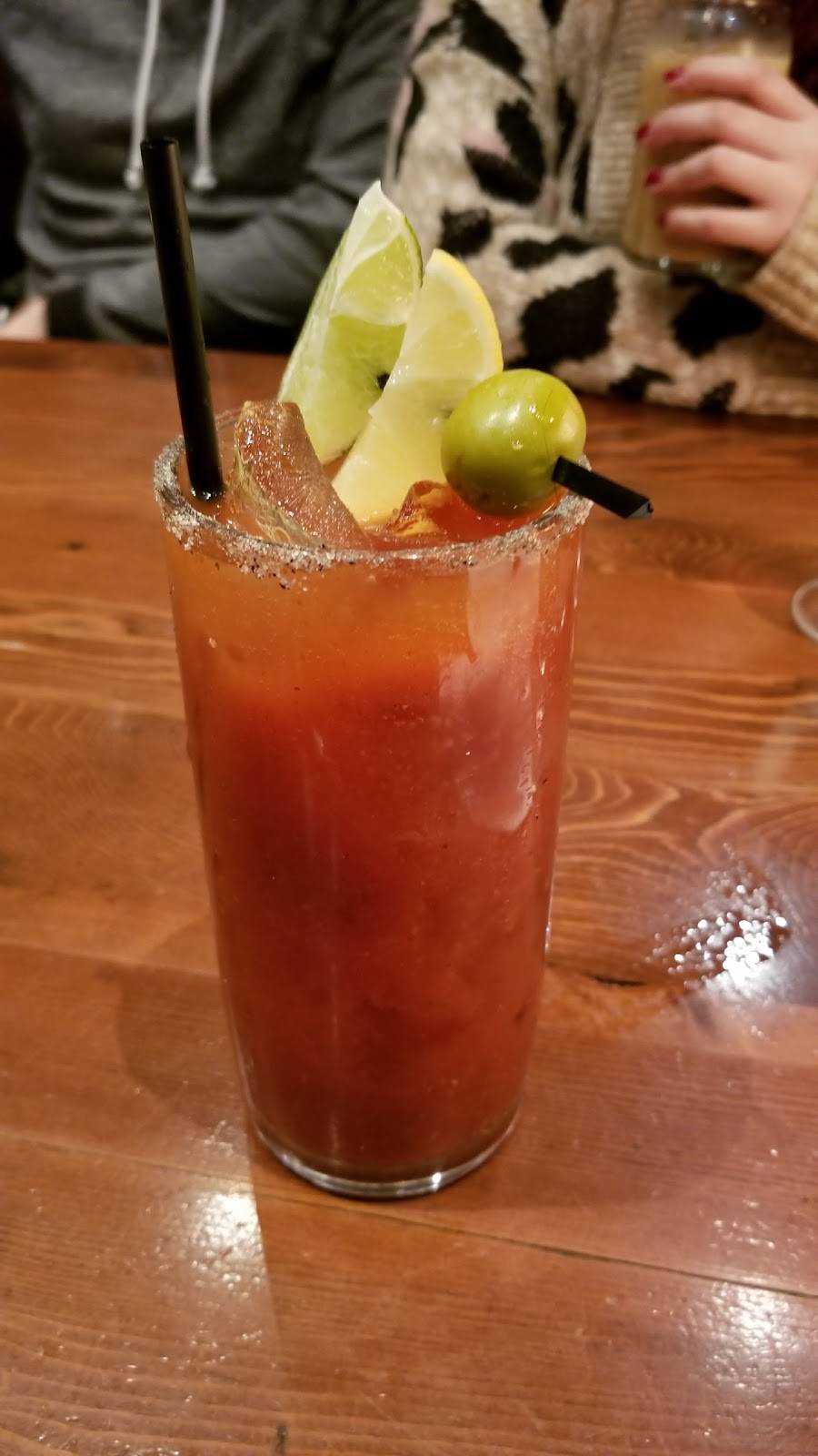 Lincoln Tavern & Restaurant | restaurant | 425 W Broadway, South Boston, MA 02127, USA | 6177658636 OR +1 617-765-8636