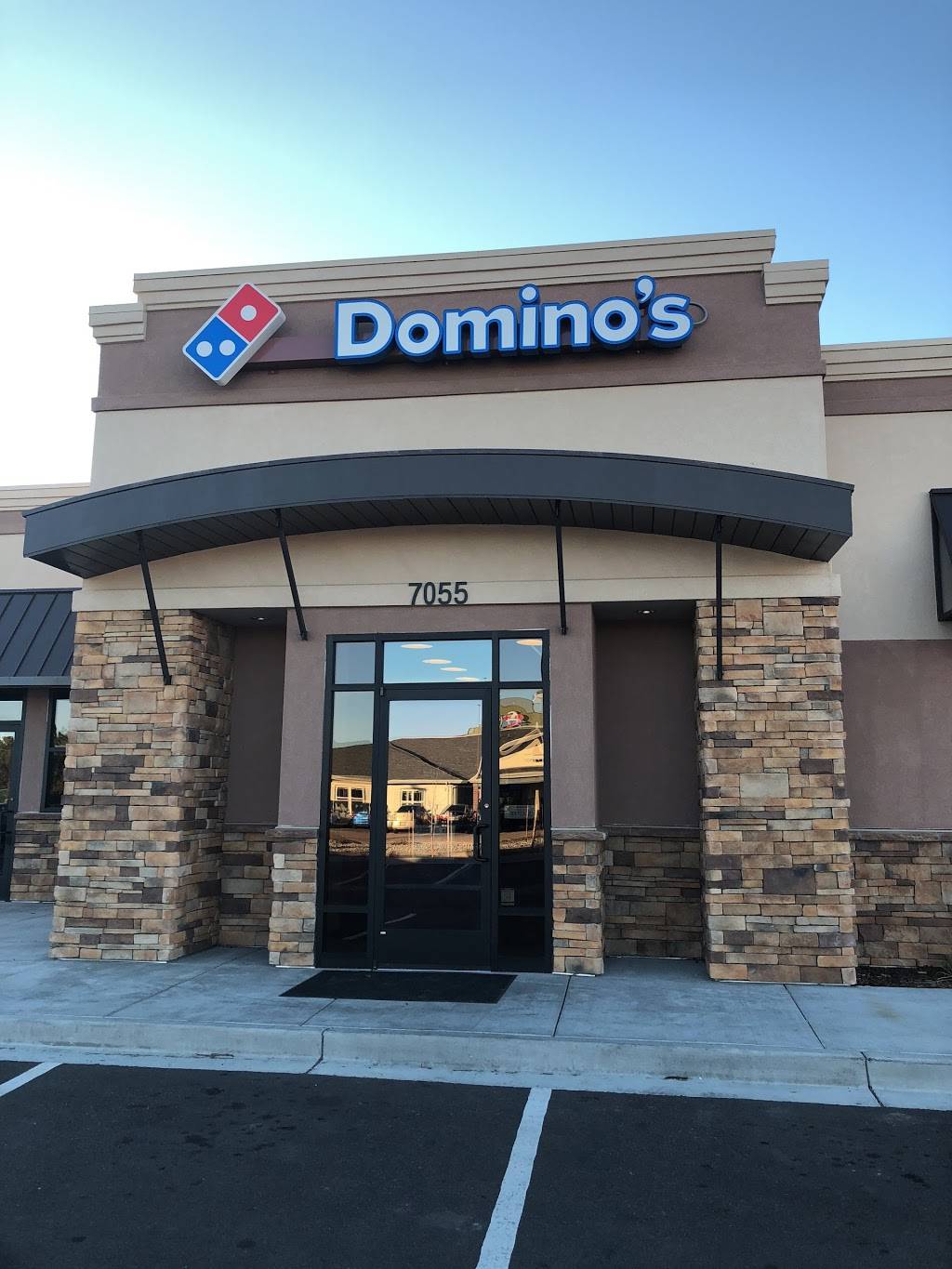 Dominos Pizza | meal delivery | 1823 S Nevada Ave, Colorado Springs, CO 80905, USA | 7194750945 OR +1 719-475-0945
