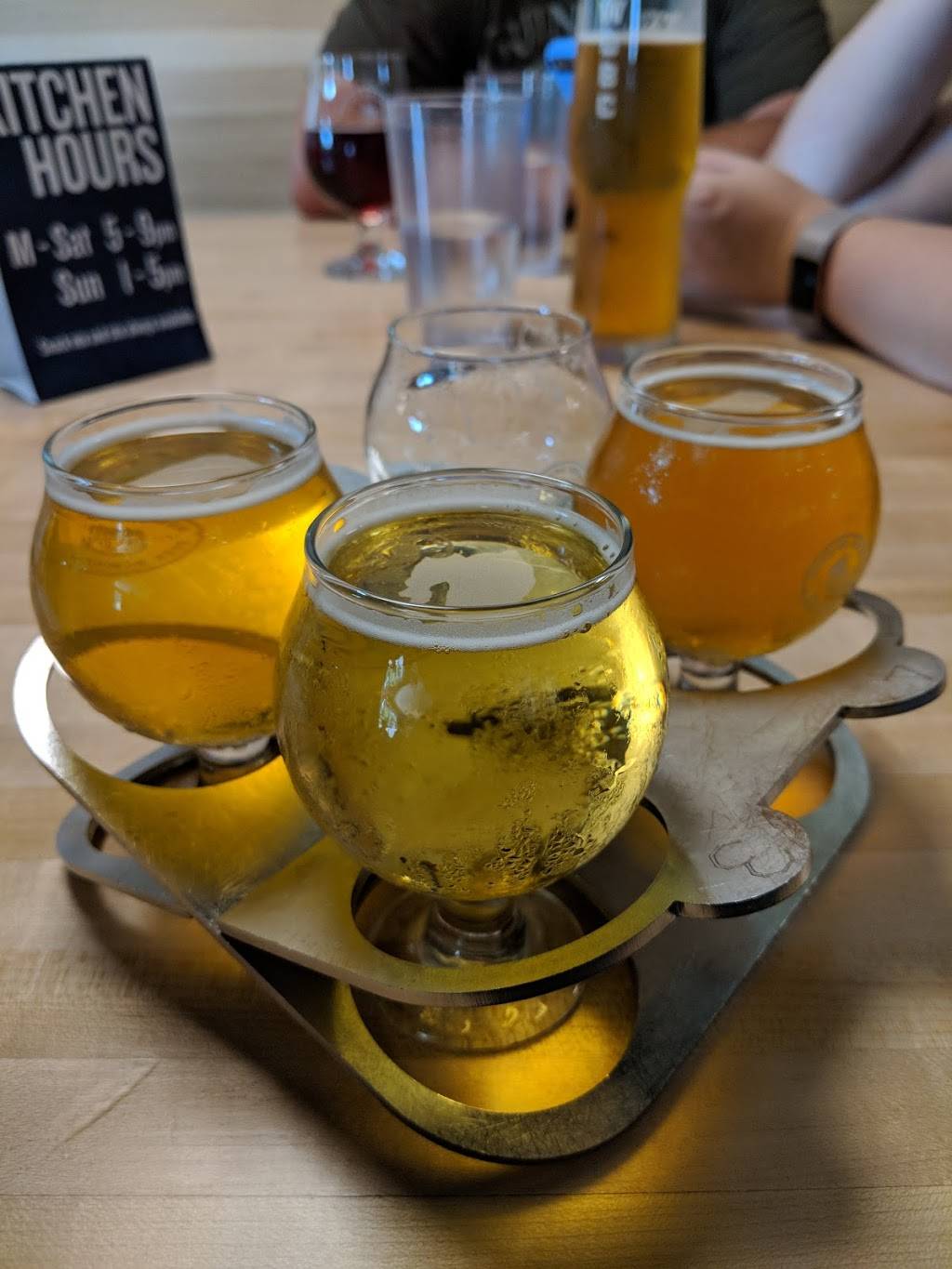 Working Draft Beer Company | restaurant | 1129 E Wilson St, Madison, WI 53703, USA | 6087095600 OR +1 608-709-5600