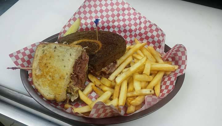 Xlerator Bar & Grille | restaurant | 2168 Darlington Rd, Beaver Falls, PA 15010, USA | 7245814880 OR +1 724-581-4880