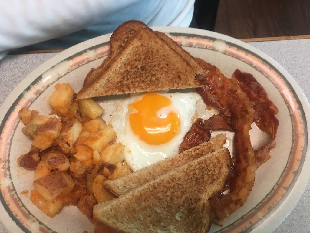 Everybodys Favorite Family Restaurant | restaurant | 1370 Mendon Road, Cumberland, RI 02864, USA | 4013335035 OR +1 401-333-5035