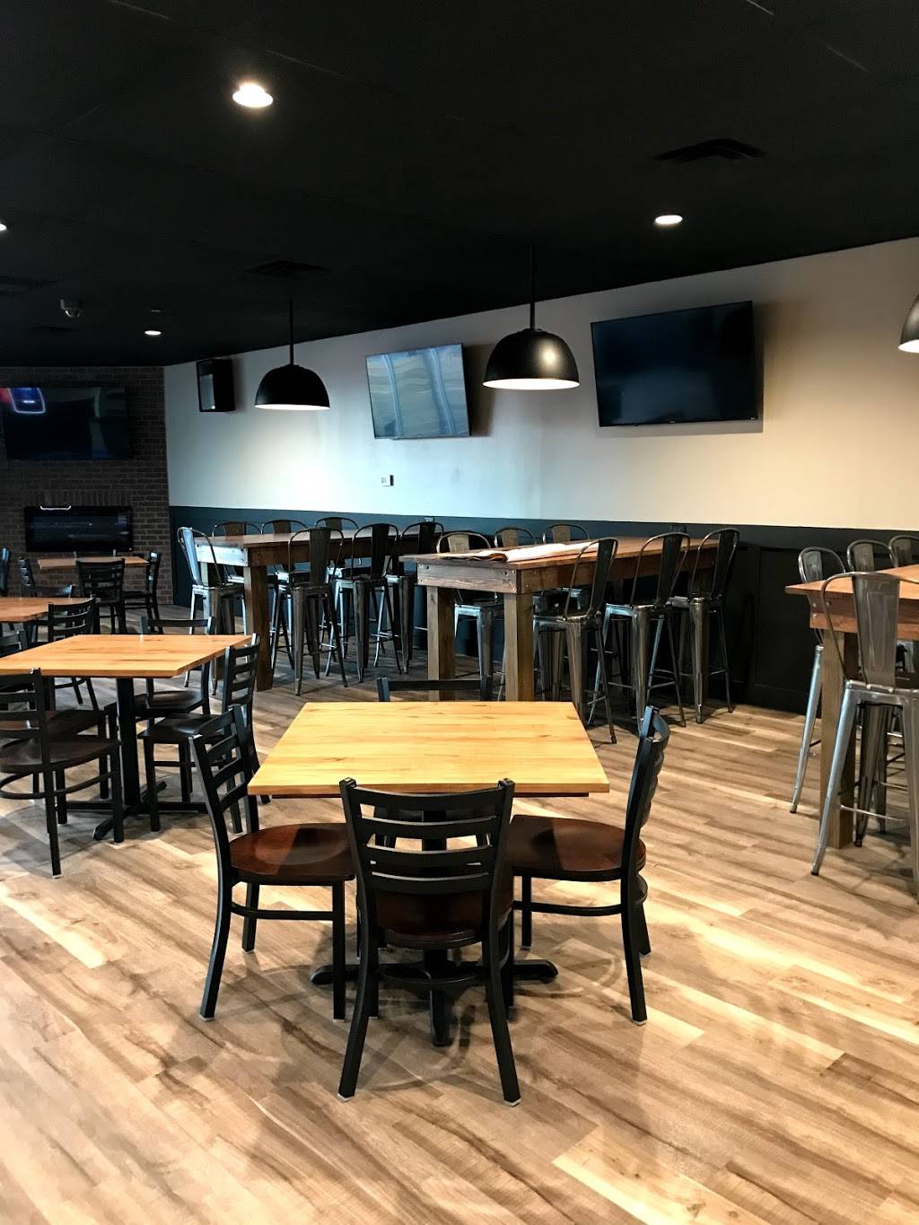 The Rabbits Foot Bar & Grill | restaurant | 1244 N 7th St, Rochelle, IL 61068, USA | 8155616541 OR +1 815-561-6541