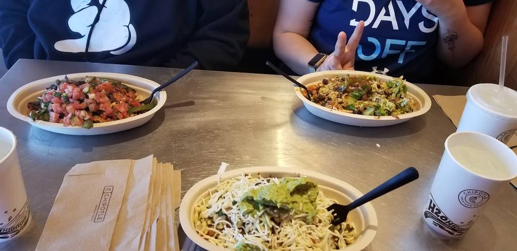 Chipotle Mexican Grill | restaurant | 1601 N State Rte 50, Bourbonnais, IL 60914, USA | 8159323225 OR +1 815-932-3225