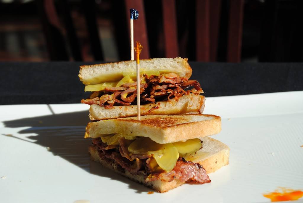 The Outpost Grill | restaurant | 6049 E 7th St, Long Beach, CA 90840, USA | 5629857734 OR +1 562-985-7734