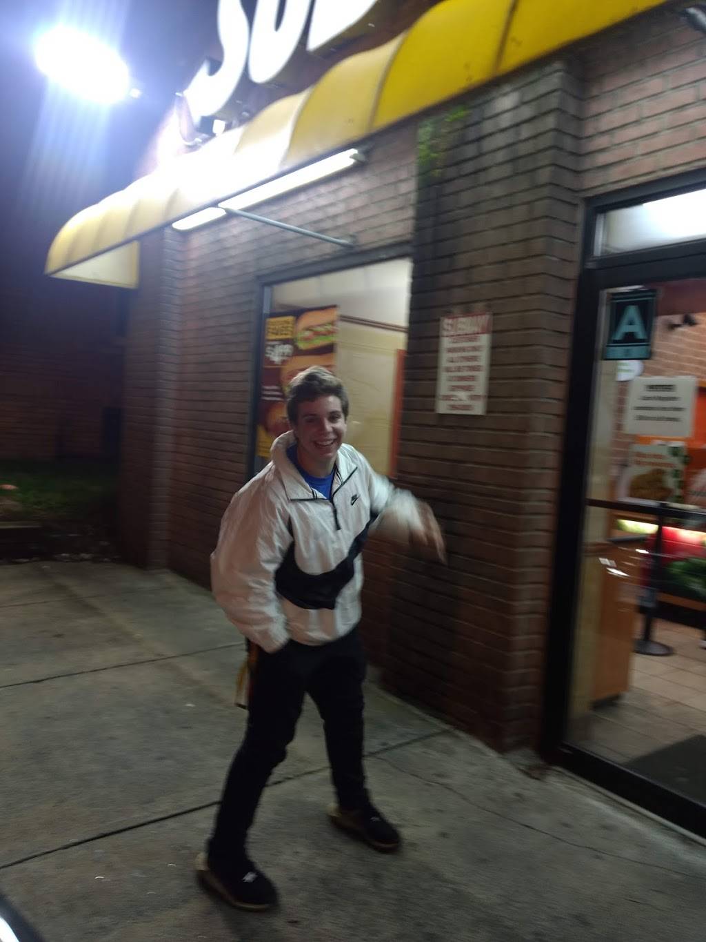 Subway | restaurant | 471 Farmington Ave, Hartford, CT 06105, USA | 8602325429 OR +1 860-232-5429