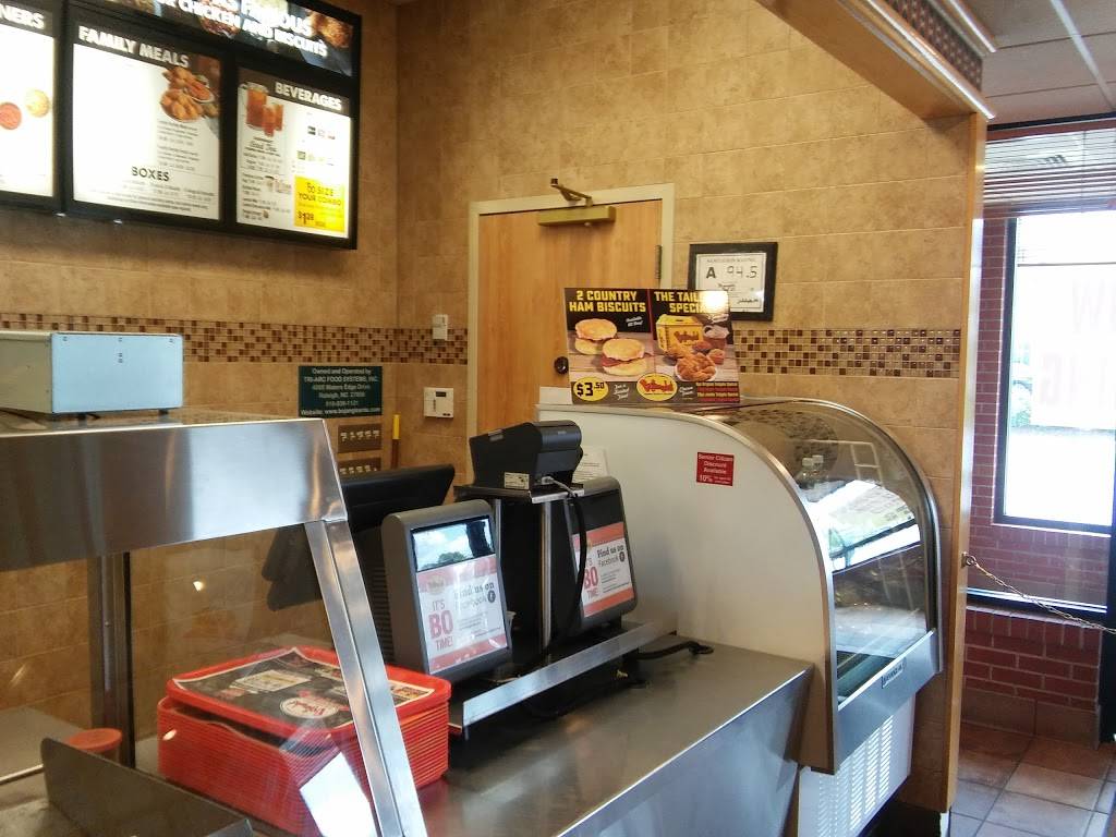 Bojangles Famous Chicken n Biscuits | restaurant | 1400 NC-87, Cameron, NC 28326, USA | 9104366400 OR +1 910-436-6400