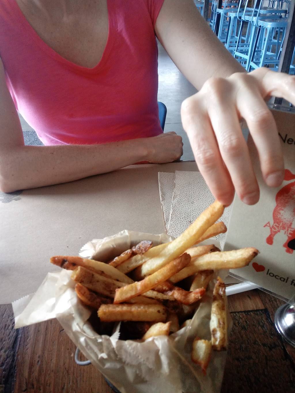 Farm Burger South Asheville | restaurant | 1831 Hendersonville Rd #100, Asheville, NC 28803, USA | 8285752393 OR +1 828-575-2393