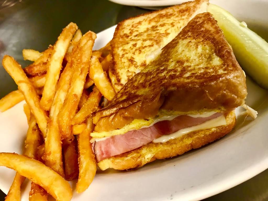 Point Cafe | restaurant | 2370 Rhomberg Ave, Dubuque, IA 52001, USA | 5635136328 OR +1 563-513-6328