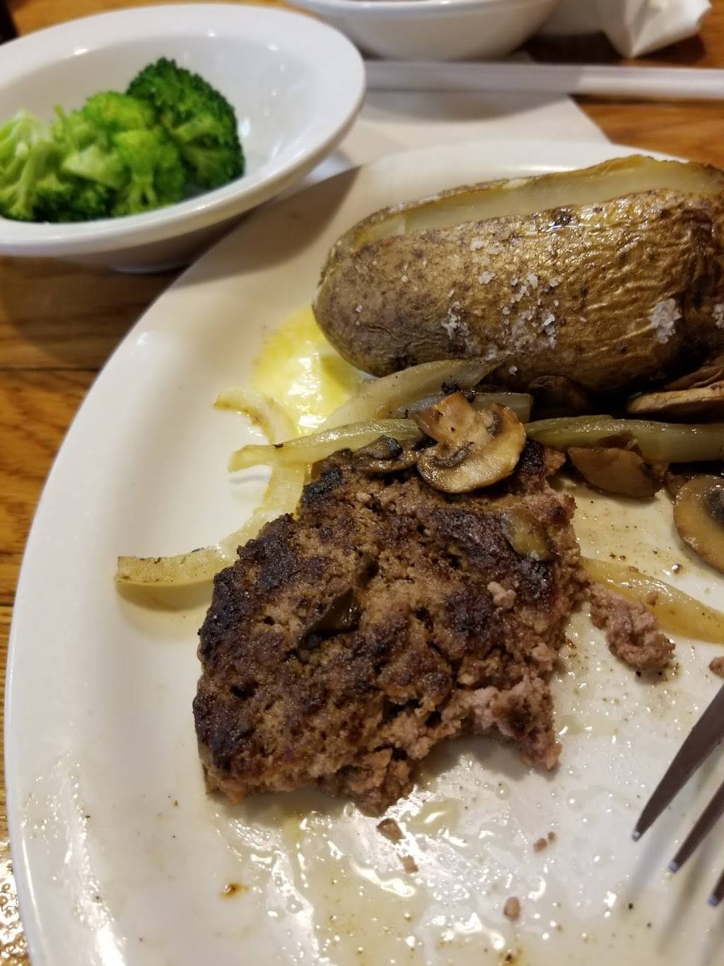 Shoneys Charleston | restaurant | 116 Kanawha Blvd E, Charleston, WV 25301, USA | 3043469437 OR +1 304-346-9437