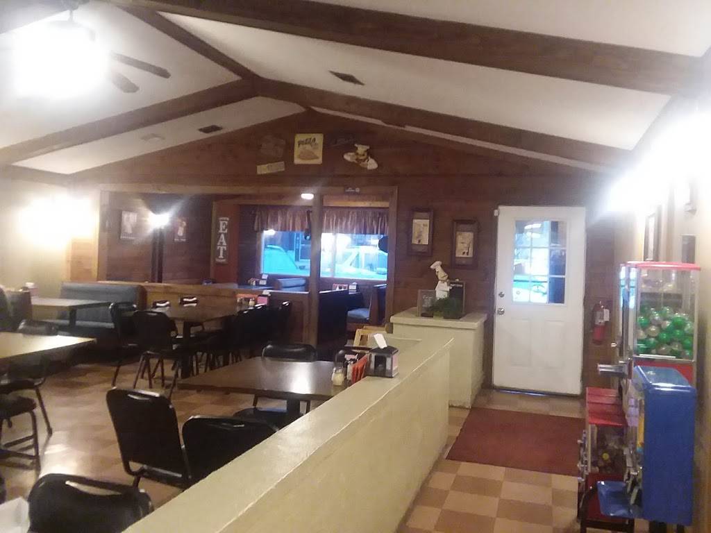 Snappys Pizza | restaurant | 21 E Main St, Hohenwald, TN 38462, USA | 9317964832 OR +1 931-796-4832