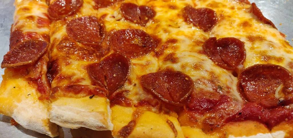 Tats Pizzeria | restaurant | 2440 Maysville Pike, Zanesville, OH 43701, USA | 7404546261 OR +1 740-454-6261