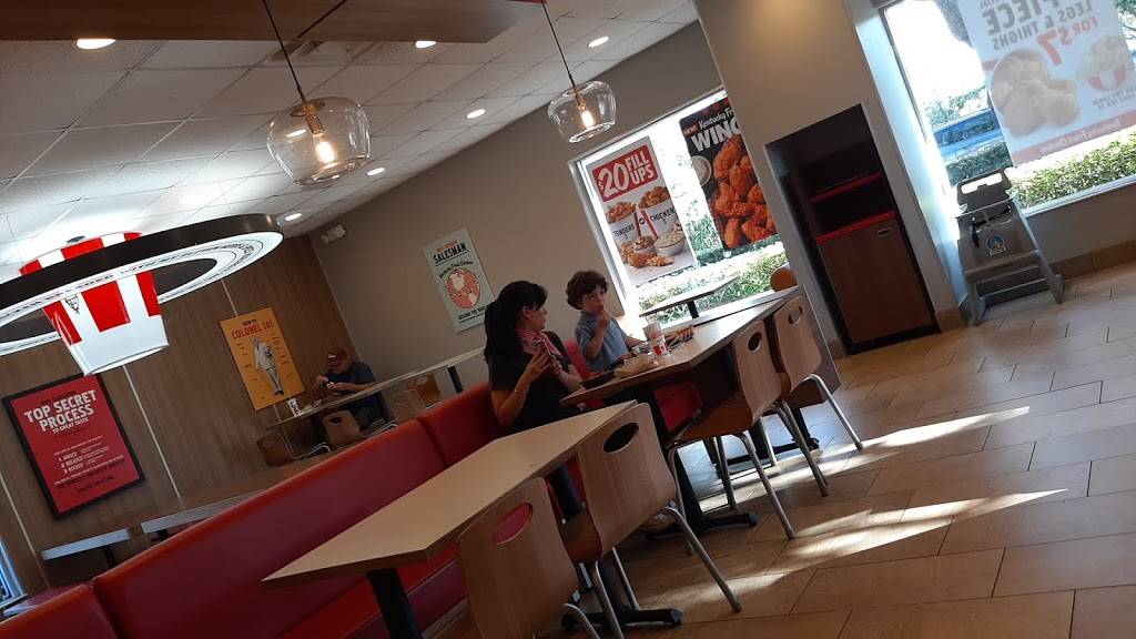 KFC | restaurant | 15402 NW 77th Ct, Hialeah, FL 33016, USA | 3058229815 OR +1 305-822-9815