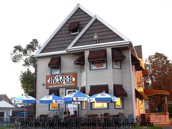 Hot Dog Heaven | restaurant | 493 Cleveland Ave, Amherst, OH 44001, USA | 4409887404 OR +1 440-988-7404