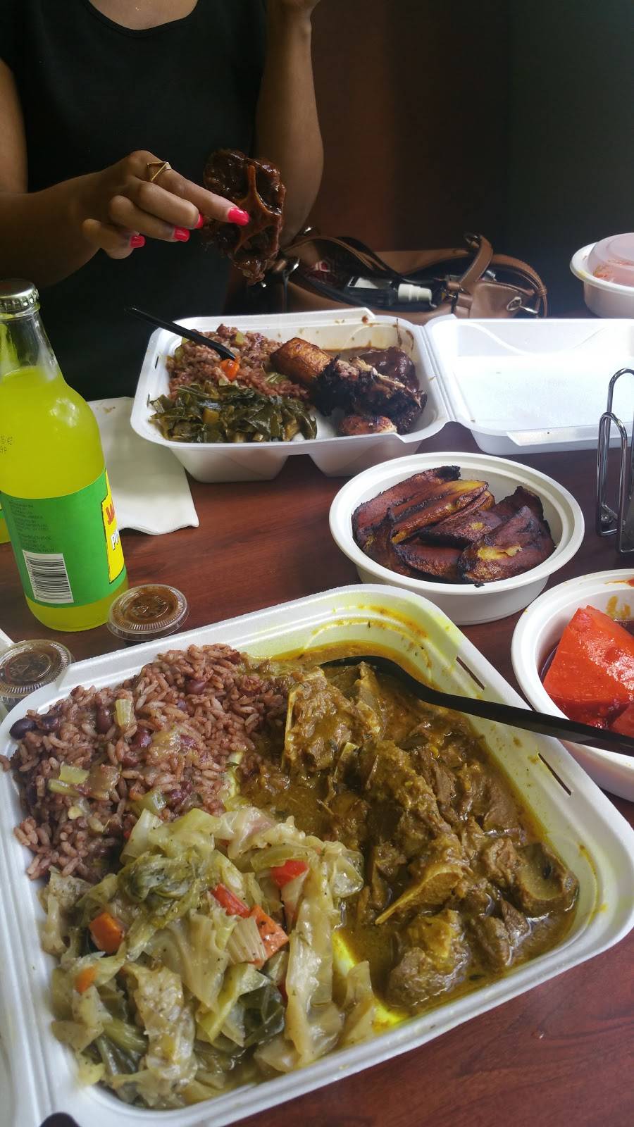 Island Vibes Jerk Chicken Restaurant | restaurant | 1442 W 103rd St, Chicago, IL 60643, USA | 7737795540 OR +1 773-779-5540