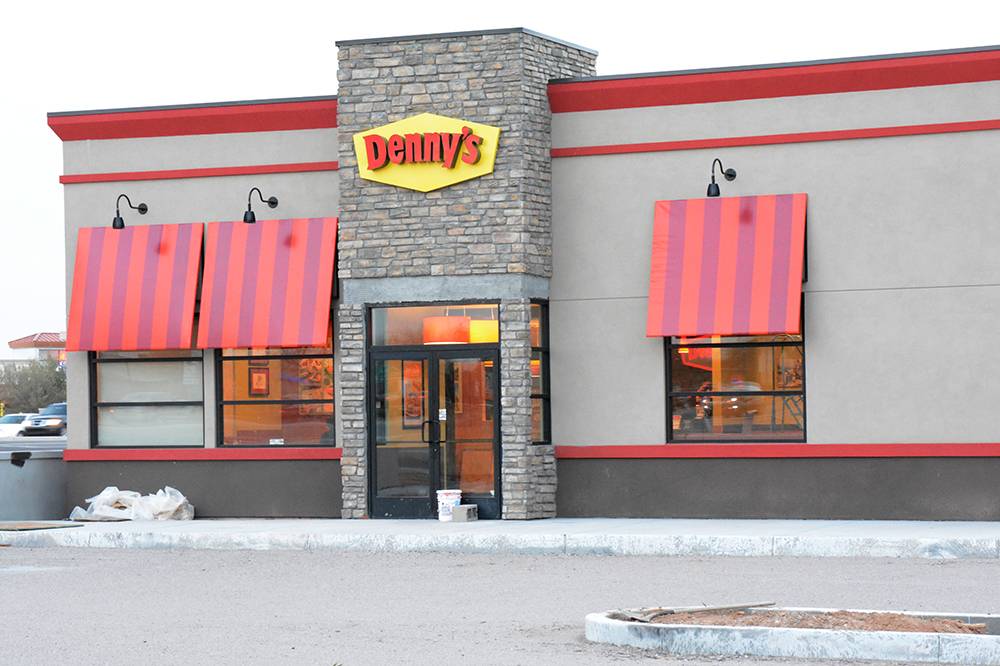 Dennys | restaurant | 21195 N John Wayne Pkwy, Maricopa, AZ 85139, USA | 5208584484 OR +1 520-858-4484