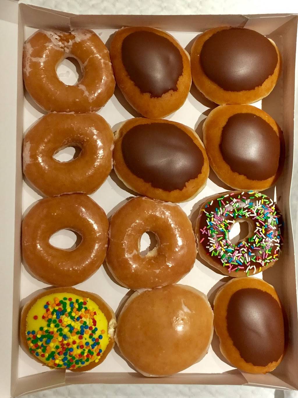 Krispy Kreme | bakery | 4074 Parkway, Pigeon Forge, TN 37863, USA | 8654283222 OR +1 865-428-3222