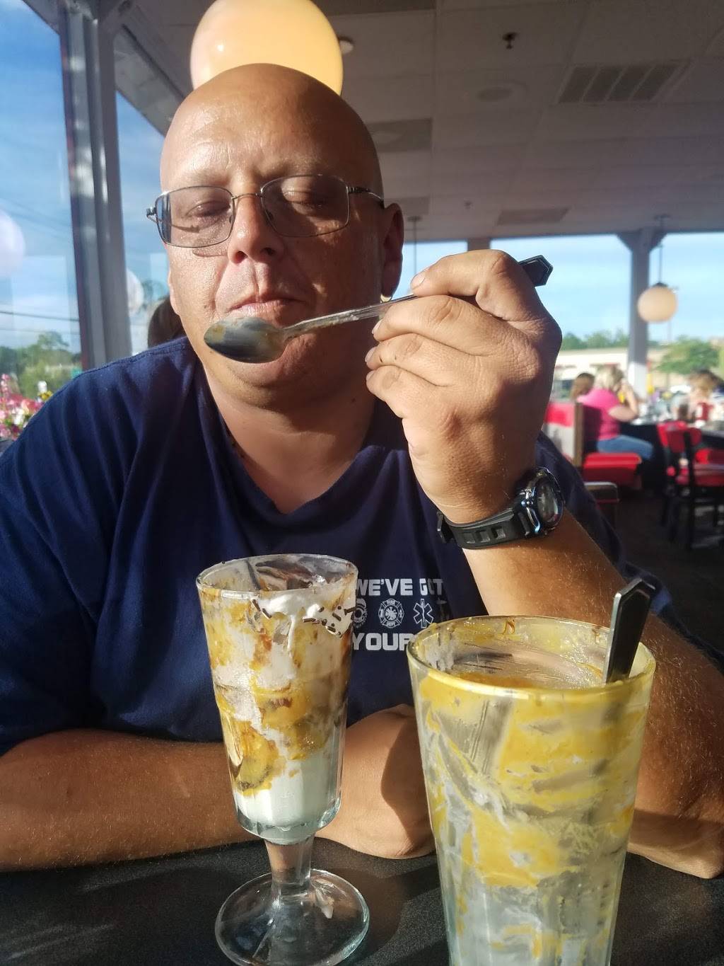 Friendlys | restaurant | 210 Highway 17 North, North Myrtle Beach, SC 29582, USA | 8432496665 OR +1 843-249-6665