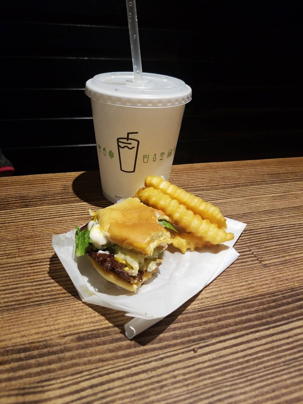 Shake Shack | meal takeaway | 10975 Oval Park Dr, Las Vegas, NV 89135, USA | 7029641025 OR +1 702-964-1025