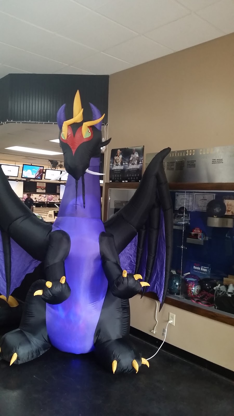 Main Street Lanes | restaurant | 2006 S Main St, Farmville, VA 23901, USA | 4343929916 OR +1 434-392-9916