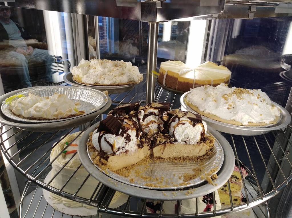 Governors Restaurant & Bakery | restaurant | 1185 Lisbon St, Lewiston, ME 04240, USA | 2077530173 OR +1 207-753-0173