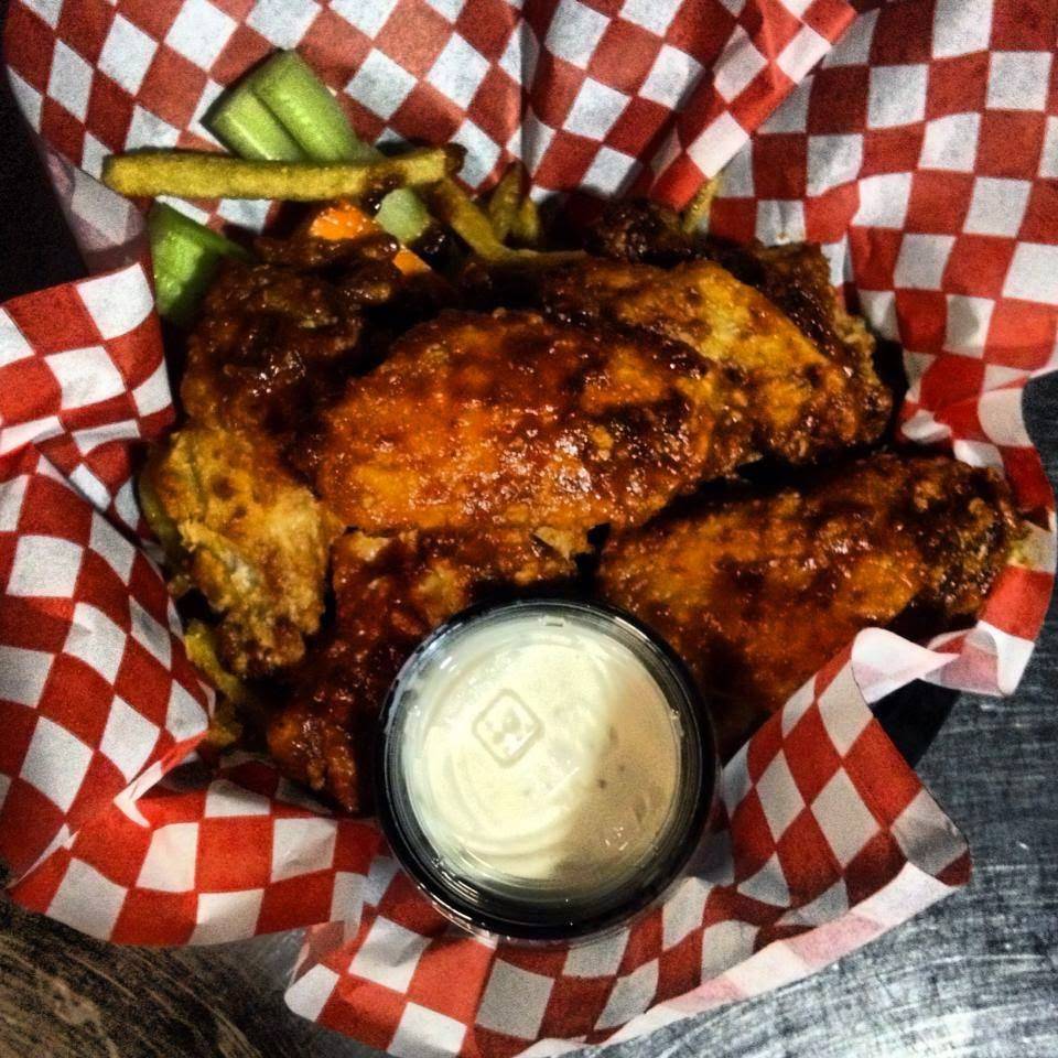 Hoops Sports Bar & Grill | restaurant | 4207 Keele St, North York, ON M3J 3T8, Canada | 4166614667 OR +1 416-661-4667