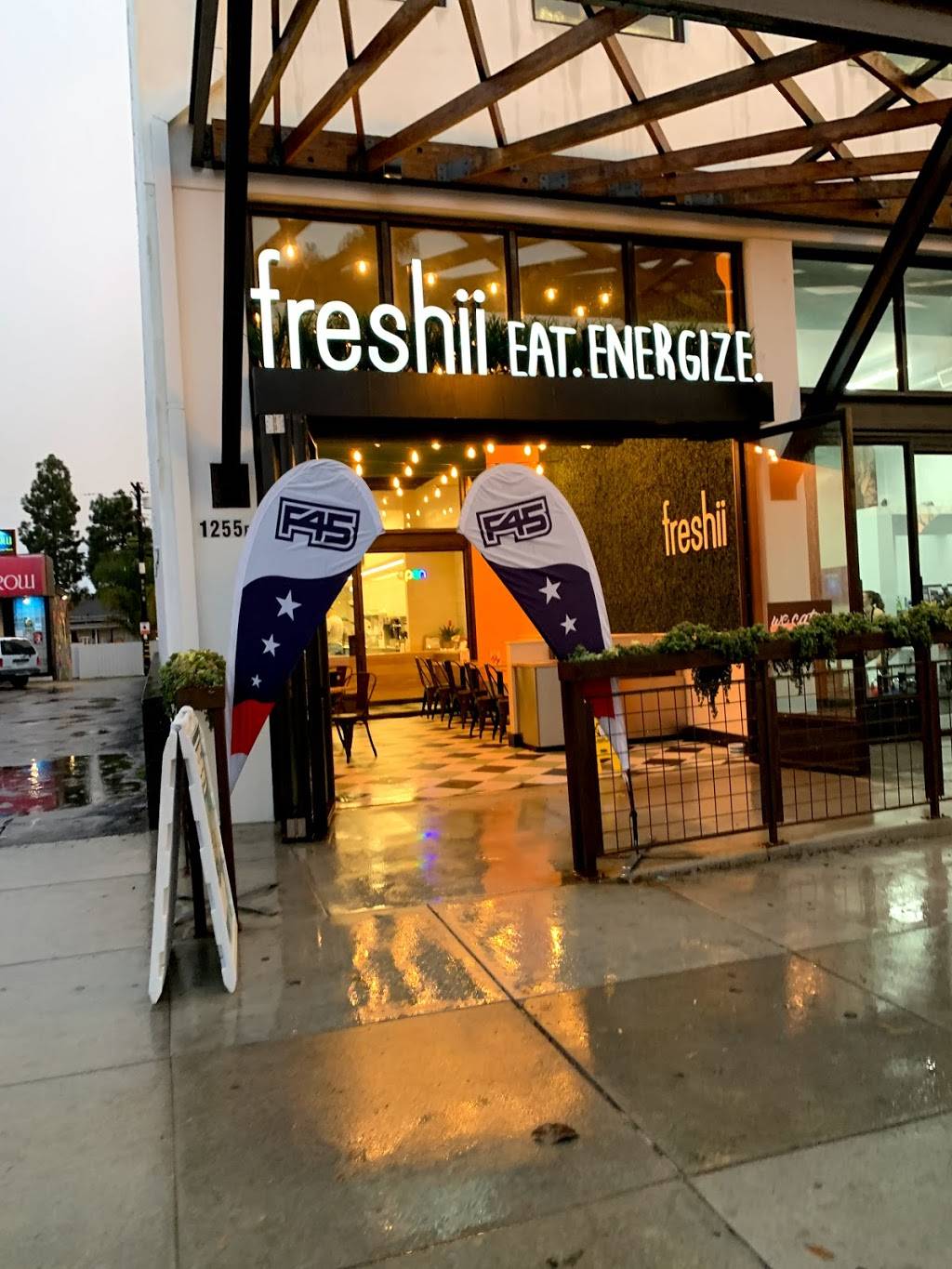 Freshii | cafe | 1255B University Ave, San Diego, CA 92103, USA | 8585643447 OR +1 858-564-3447