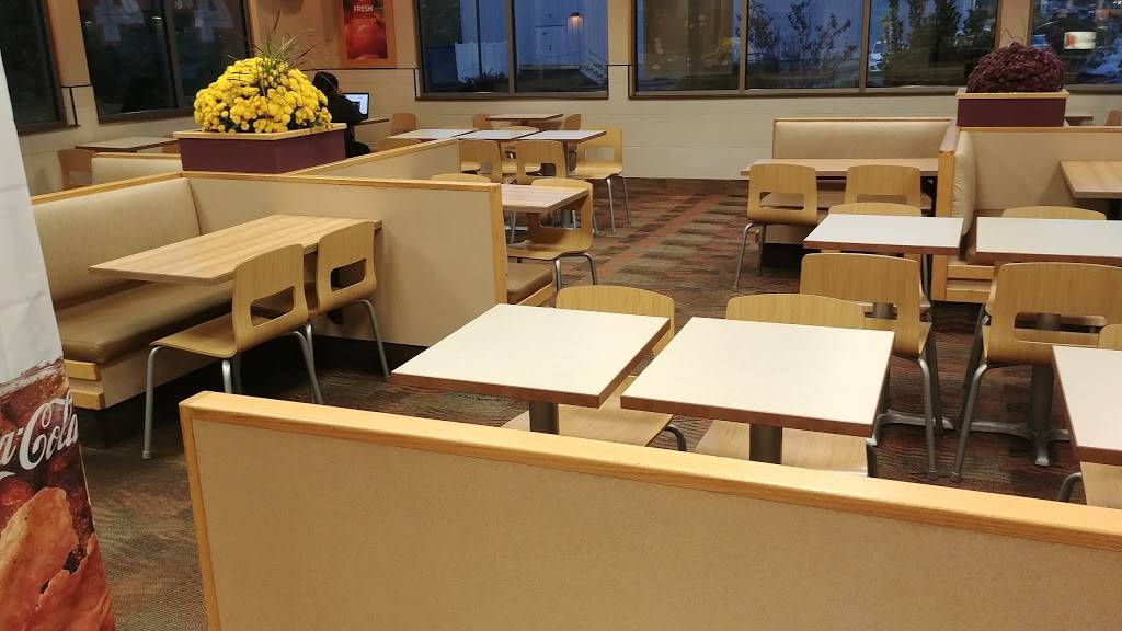 Wendys | restaurant | 8764 Seminole Trail, Ruckersville, VA 22968, USA | 4349902021 OR +1 434-990-2021