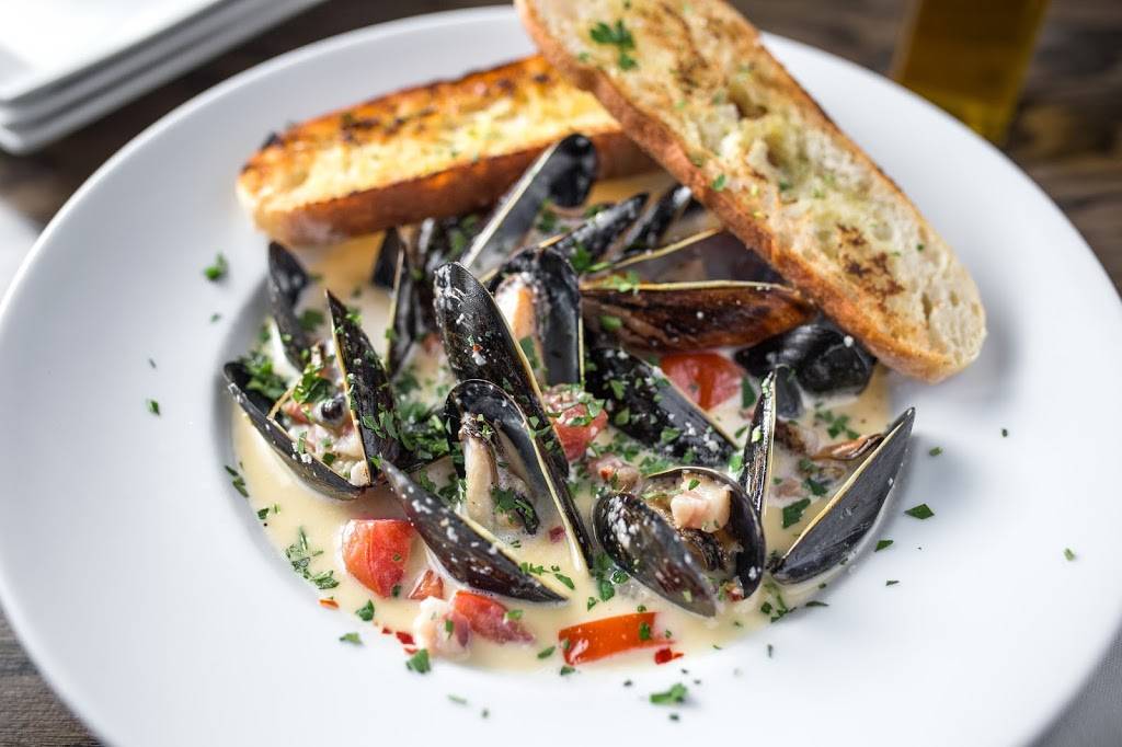 Sals Trattoria | restaurant | 2834 N Southport Ave, Chicago, IL 60657, USA | 7738571401 OR +1 773-857-1401