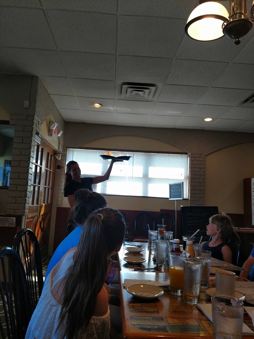 Old Port Restaurant | restaurant | 278 E 14 Mile Rd, Clawson, MI 48017, USA | 2485882660 OR +1 248-588-2660