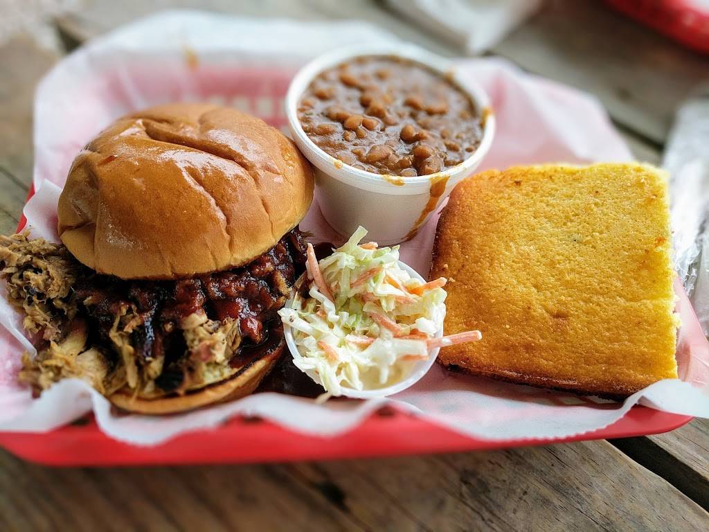 Elis BBQ | meal takeaway | 3313 Riverside Dr, Cincinnati, OH 45226, USA | 5135331957 OR +1 513-533-1957