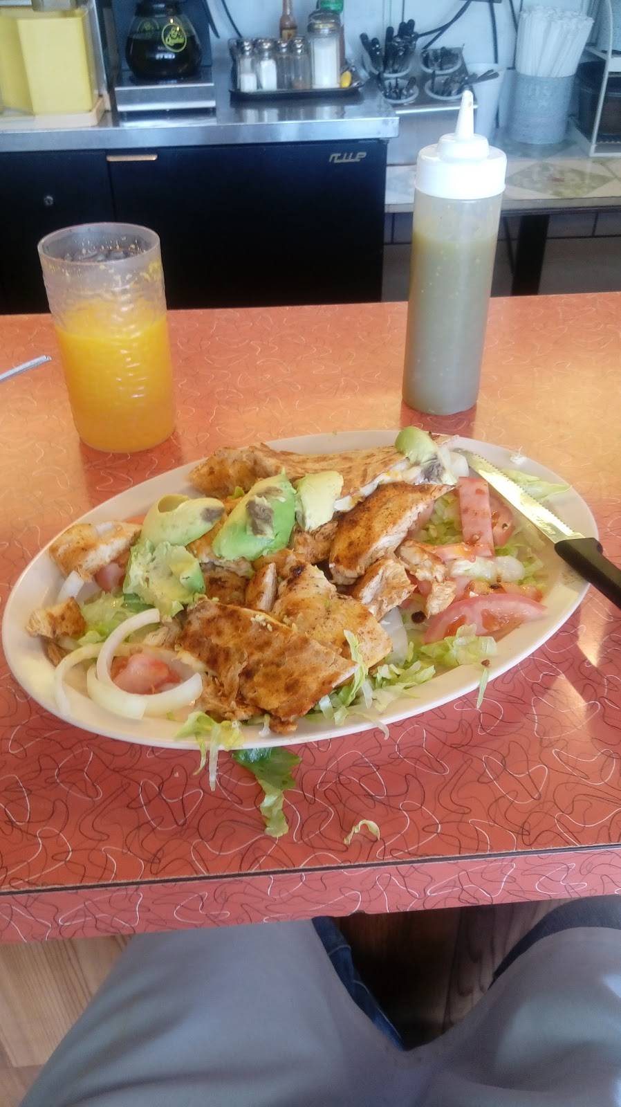 Taqueria El Chorrito | restaurant | 6404 N Clark St, Chicago, IL 60626, USA | 7733810902 OR +1 773-381-0902