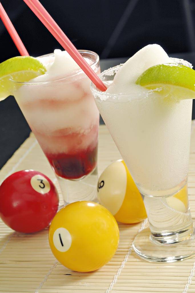 Zipps Sports Grill | restaurant | 1515 E Bethany Home Rd #100, Phoenix, AZ 85014, USA | 6022661600 OR +1 602-266-1600