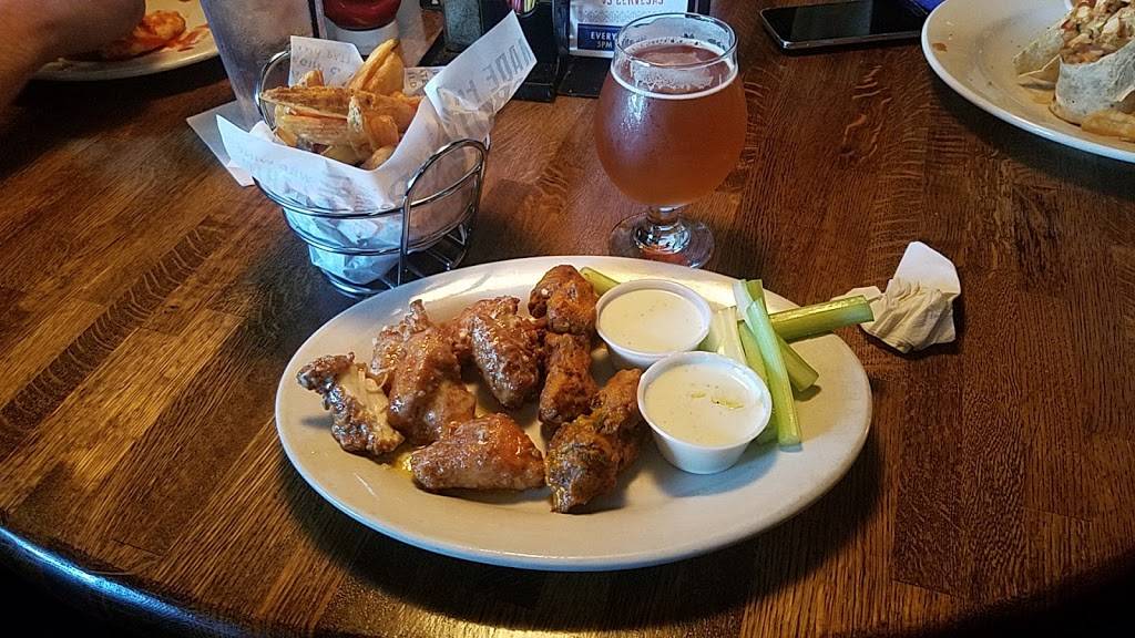 Wild Wing Cafe | restaurant | 1437 Sams Dr #20, Chesapeake, VA 23320, USA | 7573829464 OR +1 757-382-9464