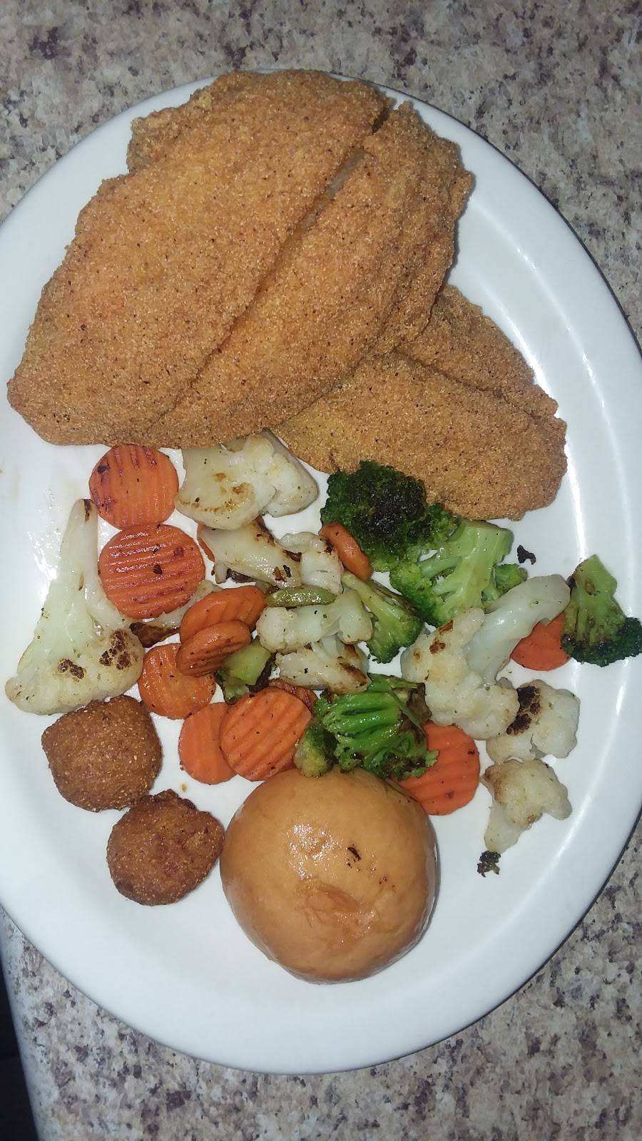 Los Primos - Mexican Restaurant | restaurant | 820 E Lake Ave, Celina, TN 38551, USA | 9312434670 OR +1 931-243-4670