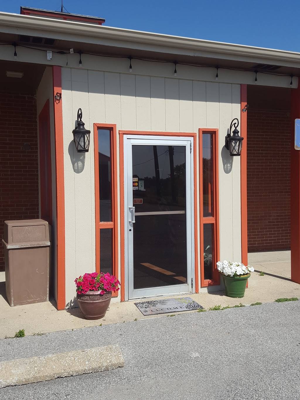 The Other Place On The Hill | restaurant | 401 State St, Hamel, IL 62046, USA | 6186332500 OR +1 618-633-2500