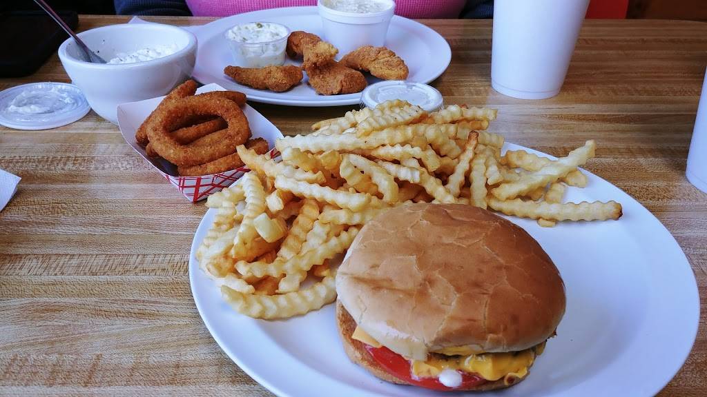 Julians Drive In | restaurant | 8190 Old Hwy 50, Flora, IL 62839, USA | 6186625636 OR +1 618-662-5636