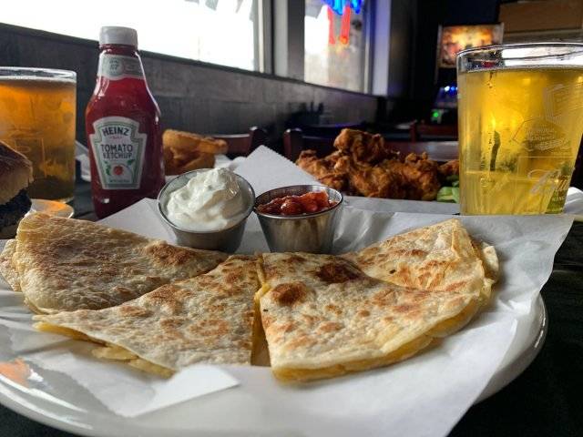 Long Shot Bar & Grill | restaurant | 1972 Jericho Turnpike, Commack, East Northport, NY 11731, USA | 6319206636 OR +1 631-920-6636