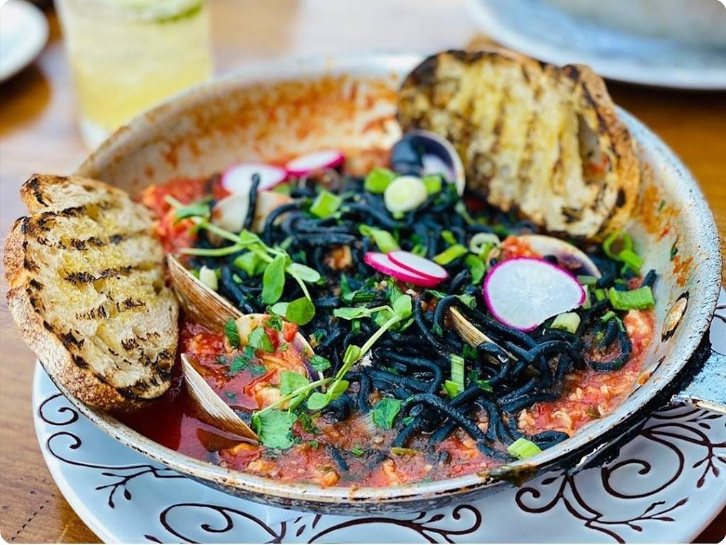 Waterdog Kitchen + Bar | restaurant | 125 Water St, Warren, RI 02885, USA | 4012524660 OR +1 401-252-4660