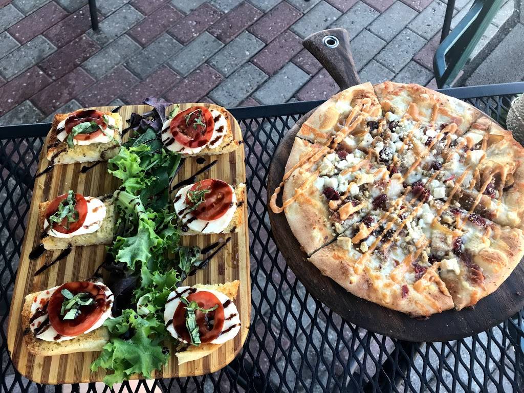 Good Fellos | restaurant | 202 W Main St, Sackets Harbor, NY 13685, USA | 3156463463 OR +1 315-646-3463