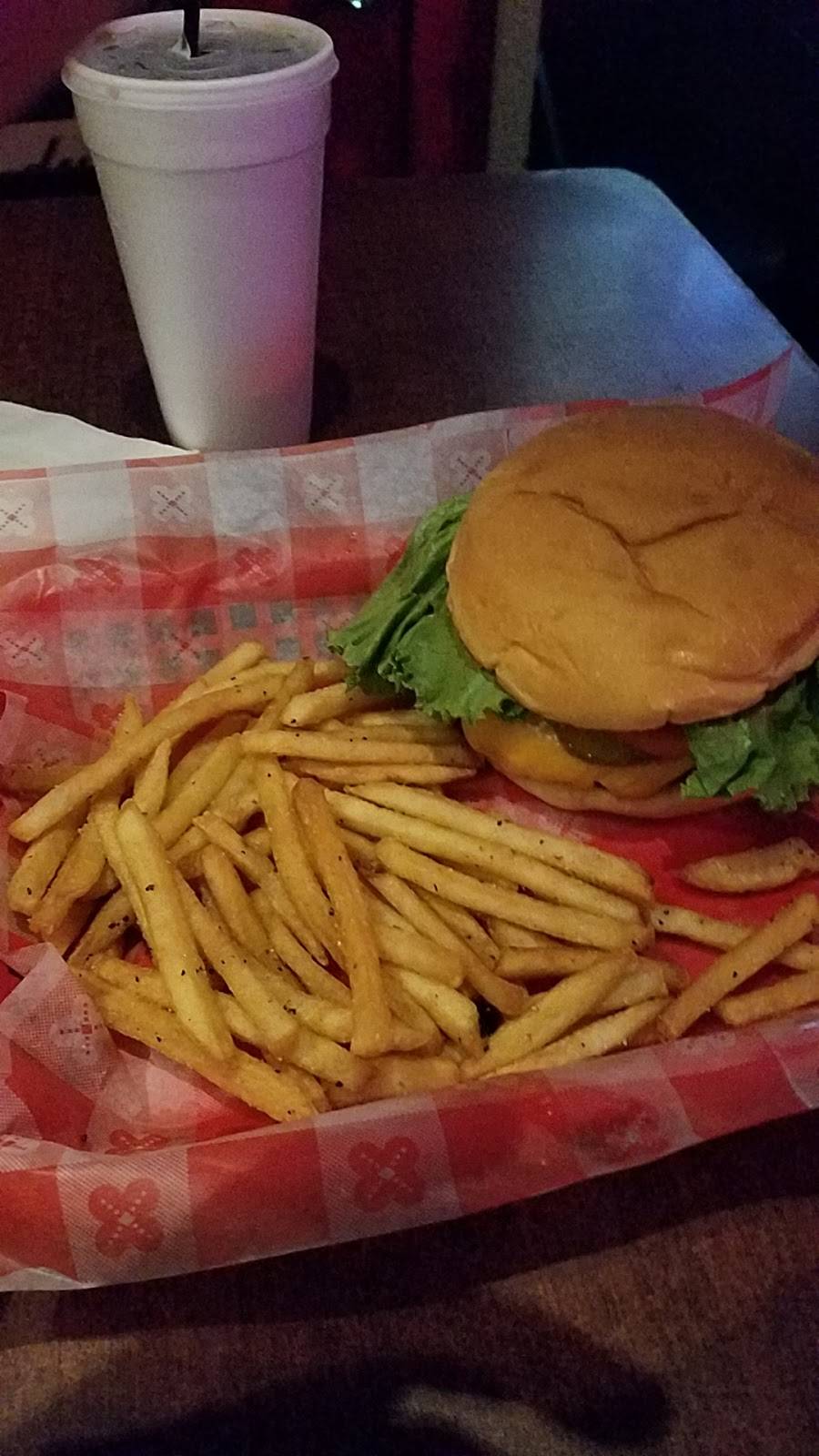 Peppers Bar & Grill | restaurant | 5452 Gravois Ave, St. Louis, MO 63116, USA | 3143529909 OR +1 314-352-9909