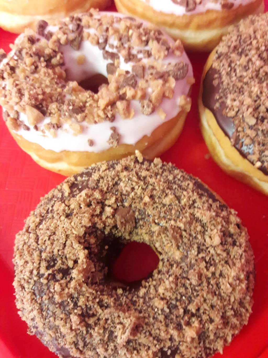 Nuts 4 Donuts | bakery | 19630 S Tamiami Trail, Fort Myers, FL 33908, USA | 2394320083 OR +1 239-432-0083